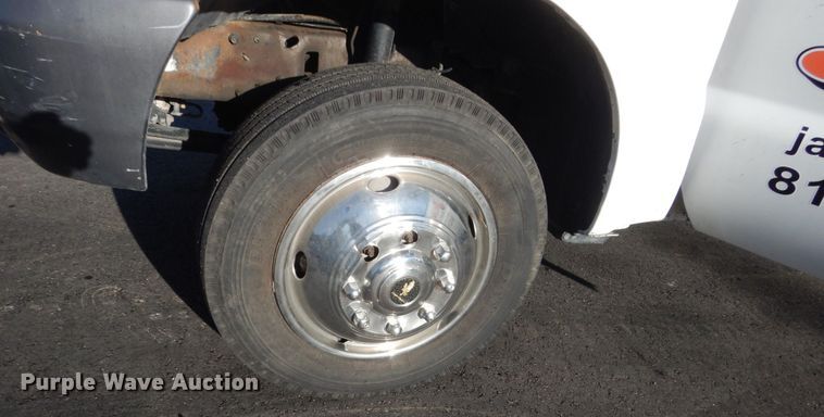 image for item KO9789 2000 Ford F550 Super Duty  flatbed truck