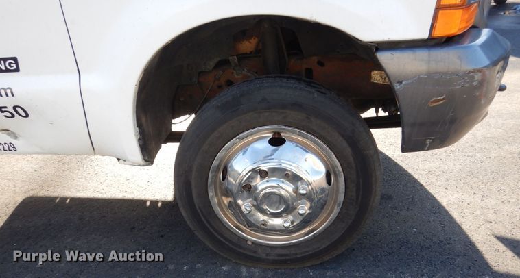 image for item KO9789 2000 Ford F550 Super Duty  flatbed truck