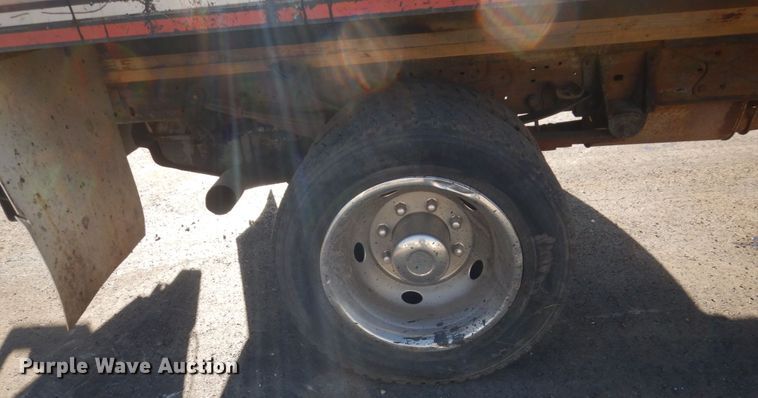 image for item KO9789 2000 Ford F550 Super Duty  flatbed truck