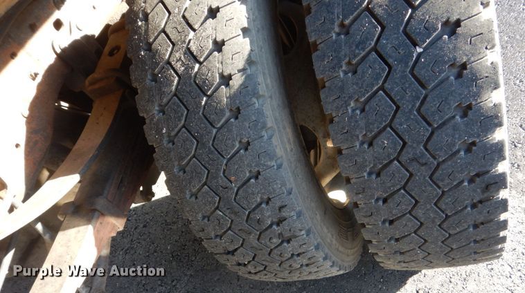 image for item KO9789 2000 Ford F550 Super Duty  flatbed truck