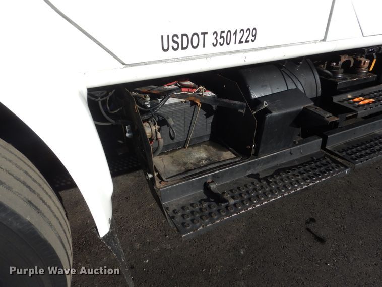 image for item KO9791 2001 International 4700  Crew Cab dump truck