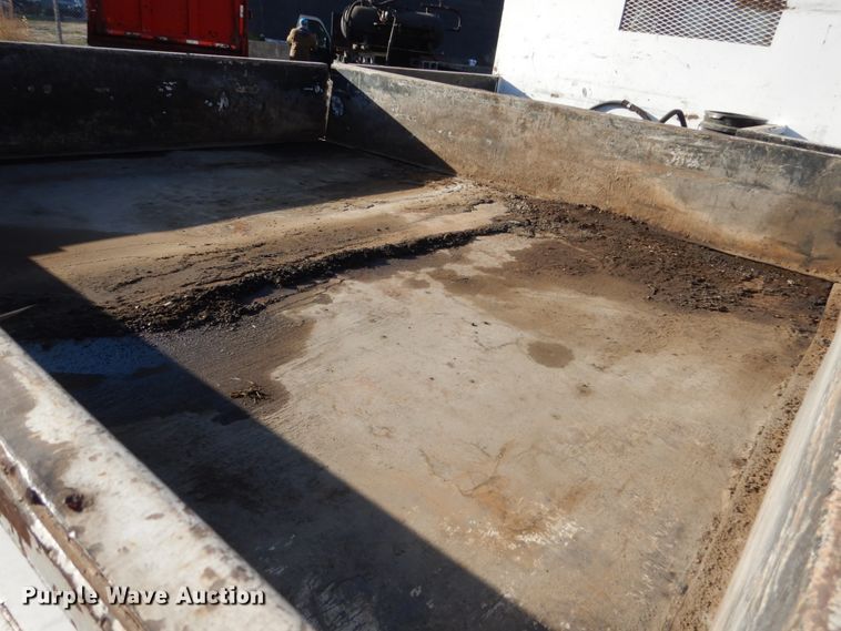 image for item KO9791 2001 International 4700  Crew Cab dump truck