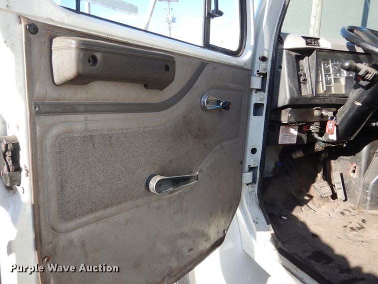 image for item KO9791 2001 International 4700  Crew Cab dump truck