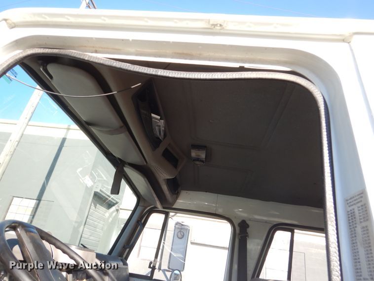 image for item KO9791 2001 International 4700  Crew Cab dump truck