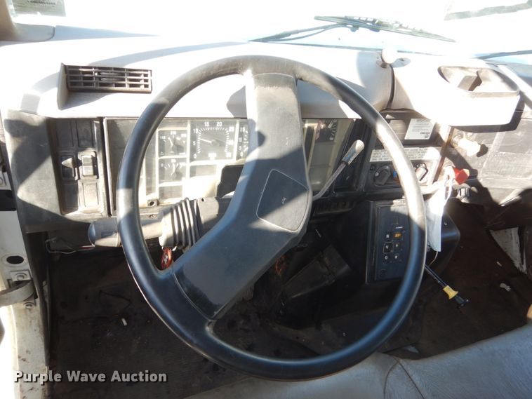 image for item KO9791 2001 International 4700  Crew Cab dump truck