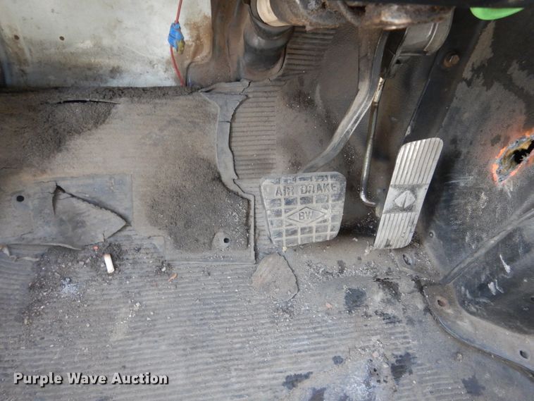 image for item KO9791 2001 International 4700  Crew Cab dump truck