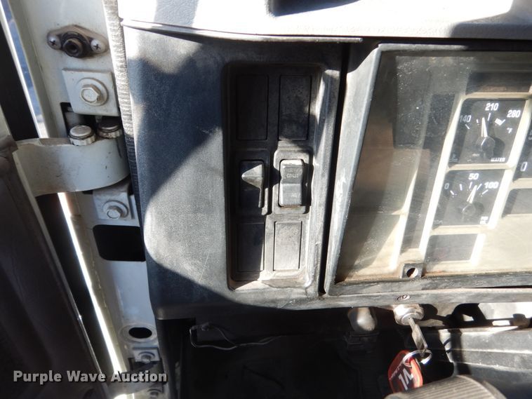 image for item KO9791 2001 International 4700  Crew Cab dump truck