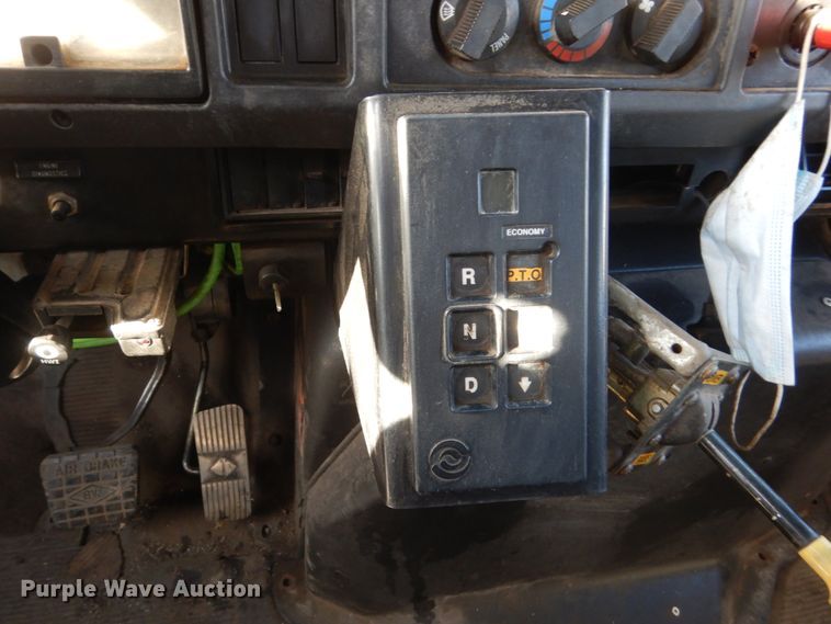 image for item KO9791 2001 International 4700  Crew Cab dump truck