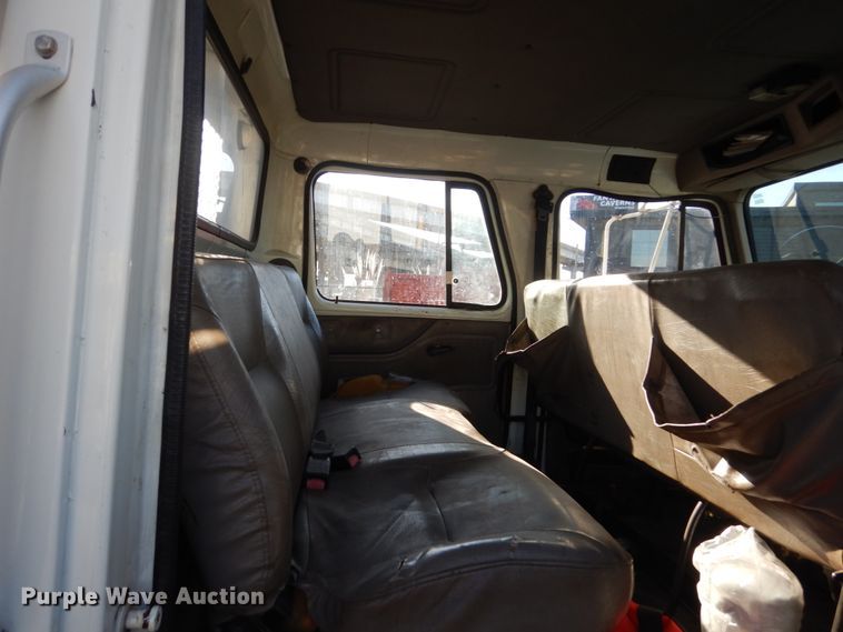 image for item KO9791 2001 International 4700  Crew Cab dump truck