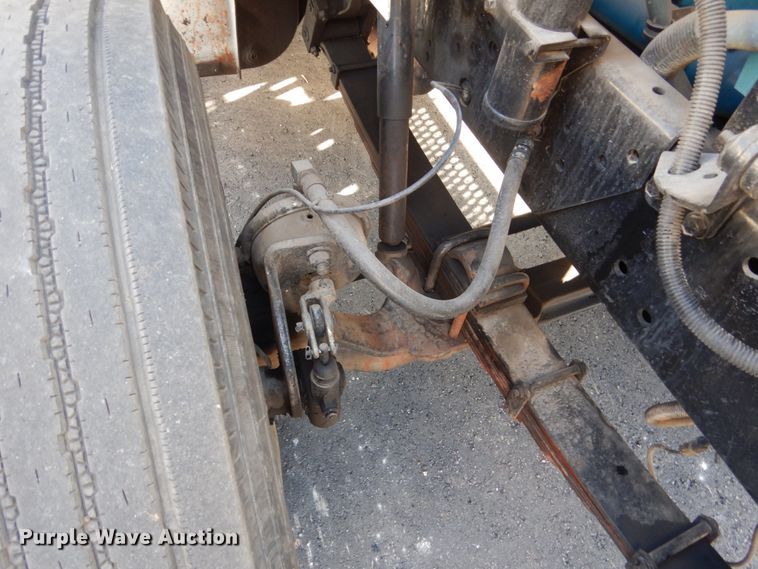 image for item KO9791 2001 International 4700  Crew Cab dump truck