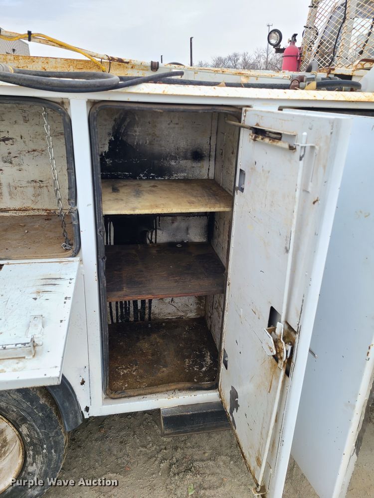 image for item KO9793 1990 GMC Top Kick C7000  utility / service truck