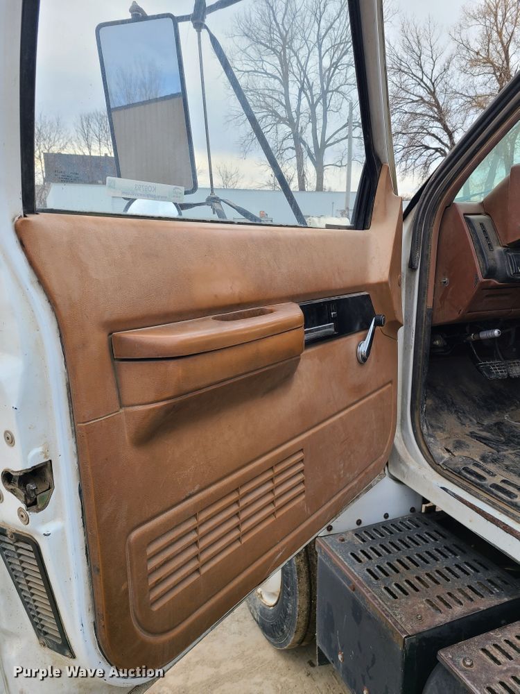 image for item KO9793 1990 GMC Top Kick C7000  utility / service truck