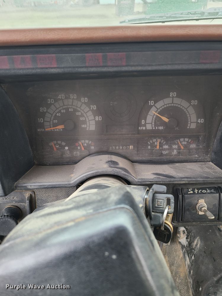 image for item KO9793 1990 GMC Top Kick C7000  utility / service truck