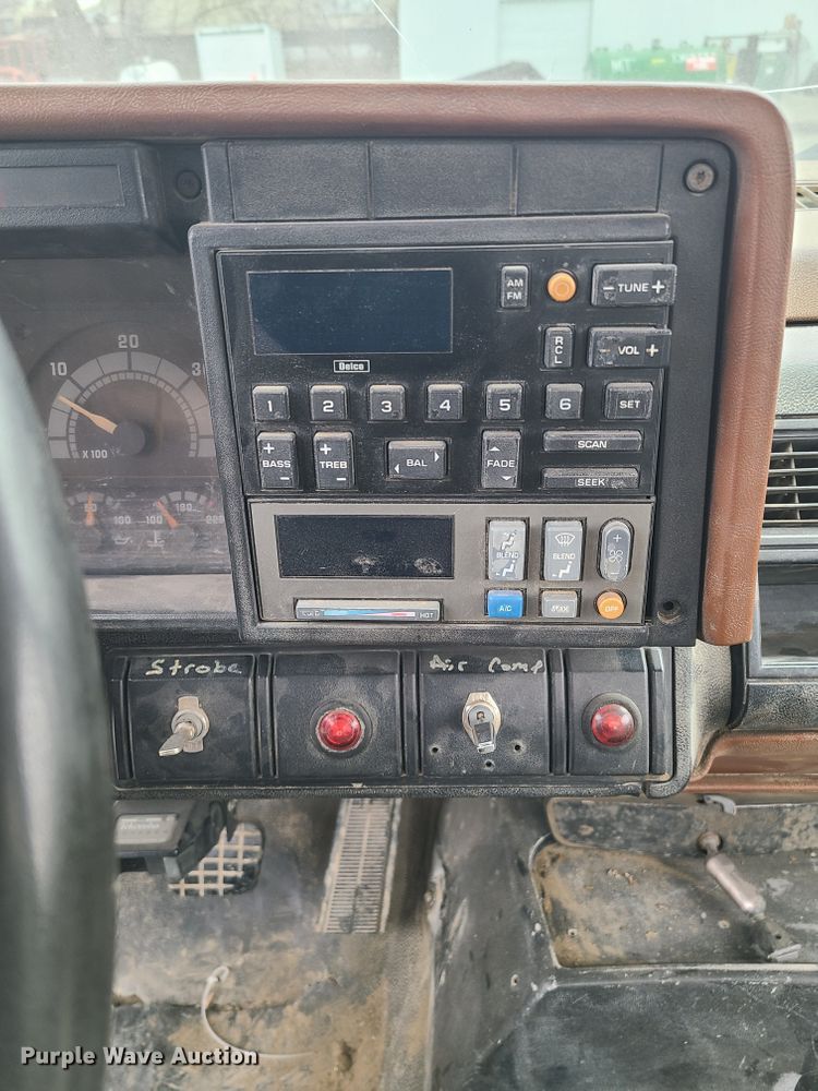 image for item KO9793 1990 GMC Top Kick C7000  utility / service truck