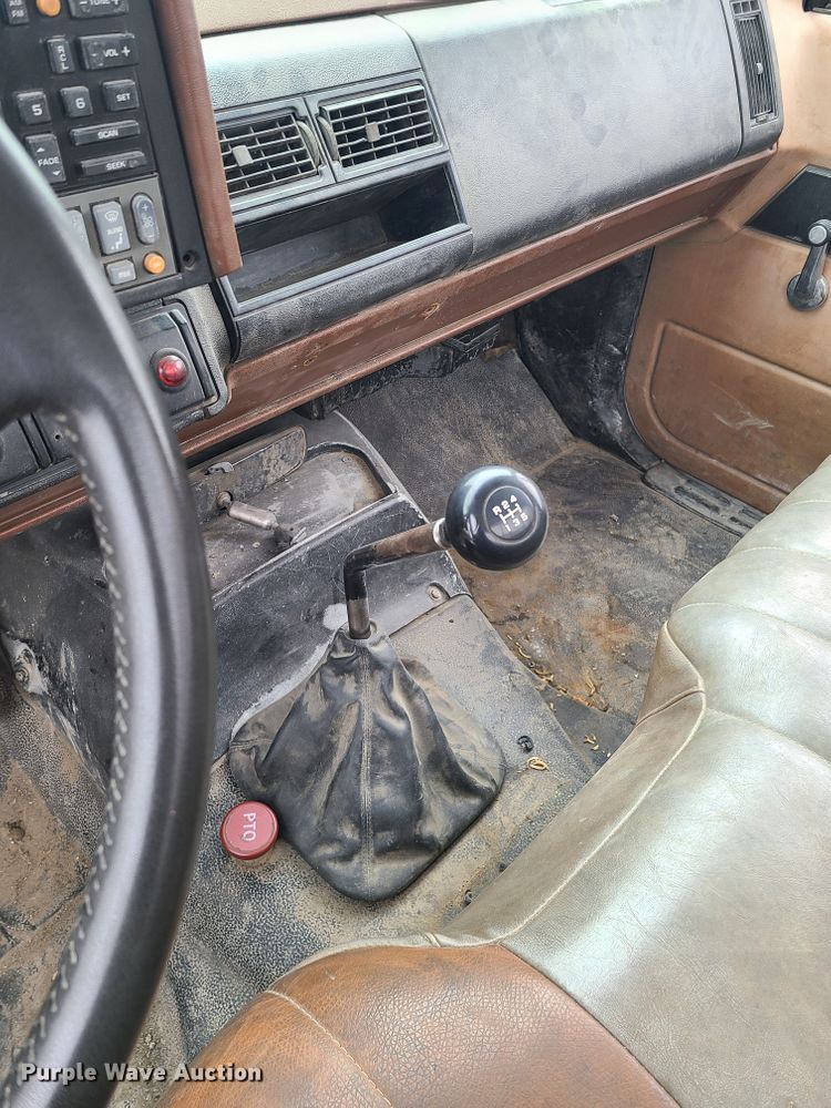 image for item KO9793 1990 GMC Top Kick C7000  utility / service truck