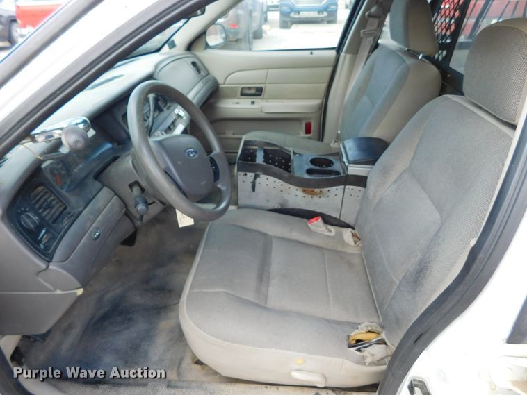 image for item DJ7571 2009 Ford Crown Victoria Police Interceptor