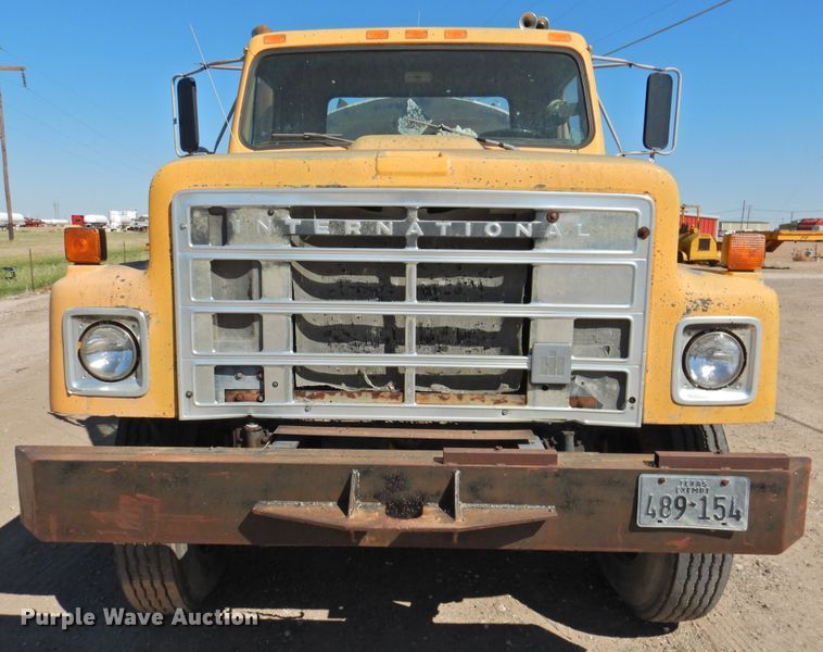 image for item DK2477 1986 International 2575  oil distributor truck