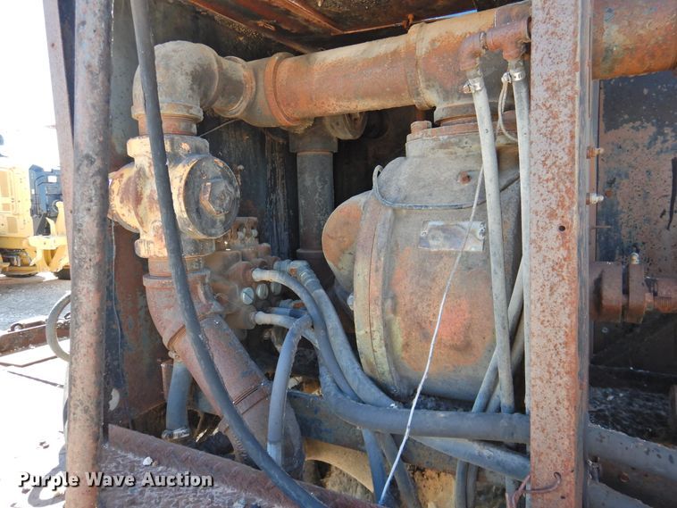 image for item DK2477 1986 International 2575  oil distributor truck