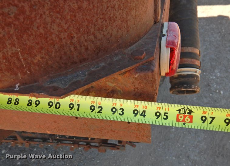 image for item DK2477 1986 International 2575  oil distributor truck