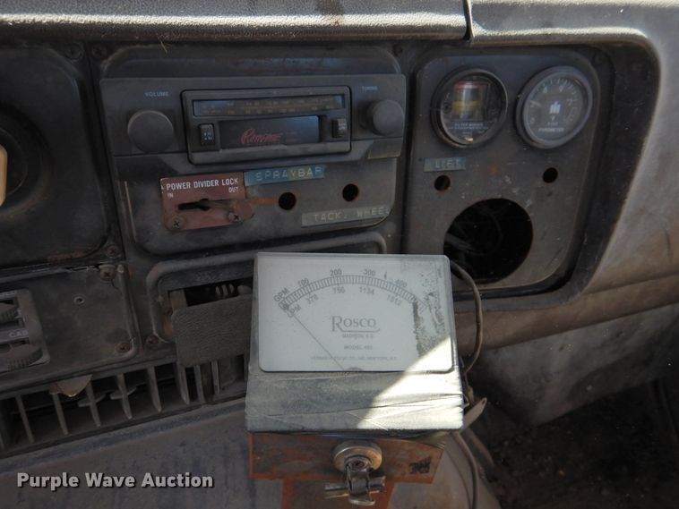 image for item DK2477 1986 International 2575  oil distributor truck