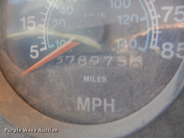 image for item DK2477 1986 International 2575  oil distributor truck