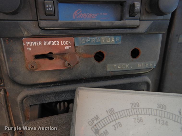 image for item DK2477 1986 International 2575  oil distributor truck