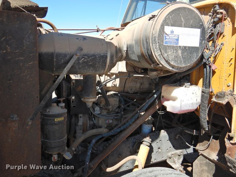 image for item DK2477 1986 International 2575  oil distributor truck