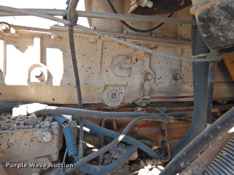 image for item DK2477 1986 International 2575  oil distributor truck