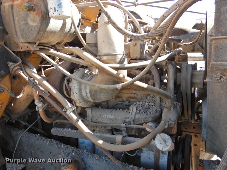 image for item DK2477 1986 International 2575  oil distributor truck