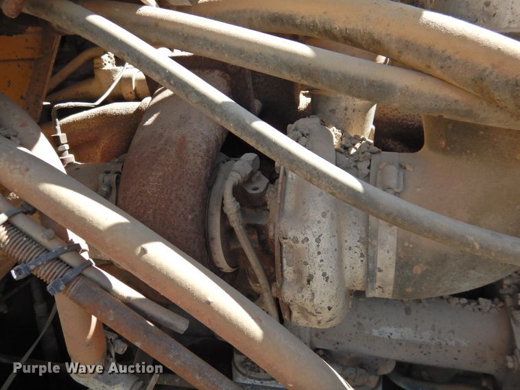 image for item DK2477 1986 International 2575  oil distributor truck