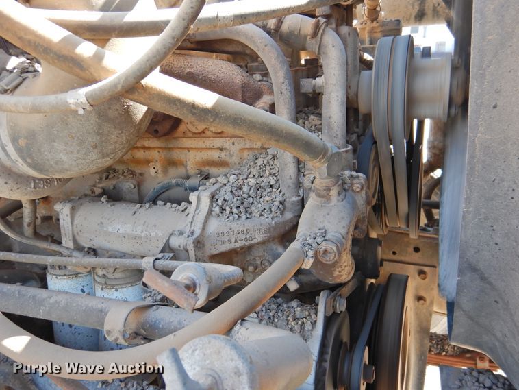 image for item DK2477 1986 International 2575  oil distributor truck