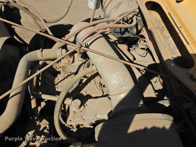 image for item DK2477 1986 International 2575  oil distributor truck