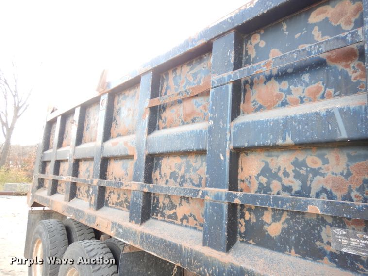 image for item DK3175 1994 Ford L9000 AeroMax  dump truck