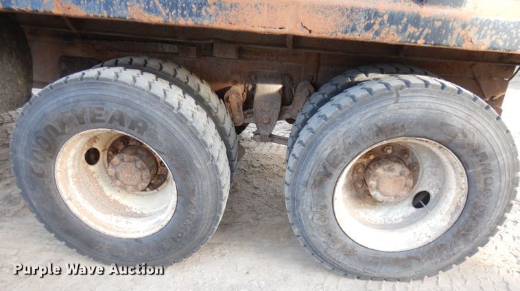 image for item DK3175 1994 Ford L9000 AeroMax  dump truck