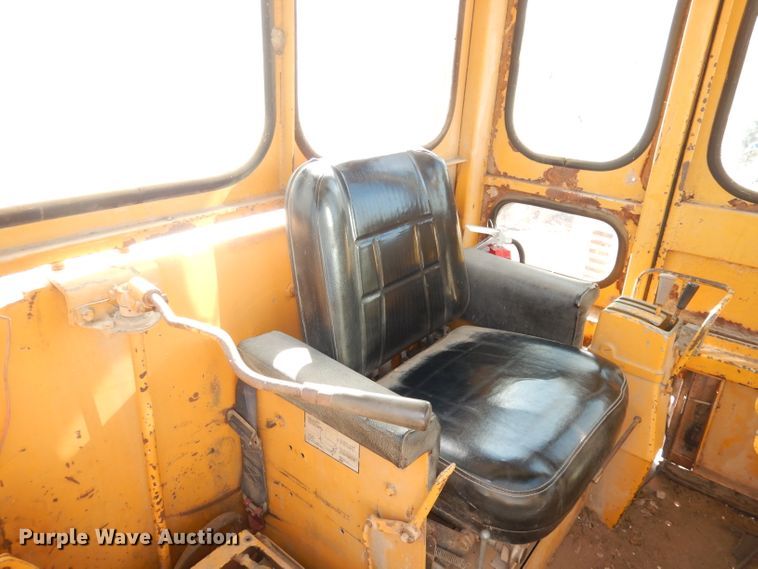 image for item DK3177 1975 Caterpillar D6C  dozer