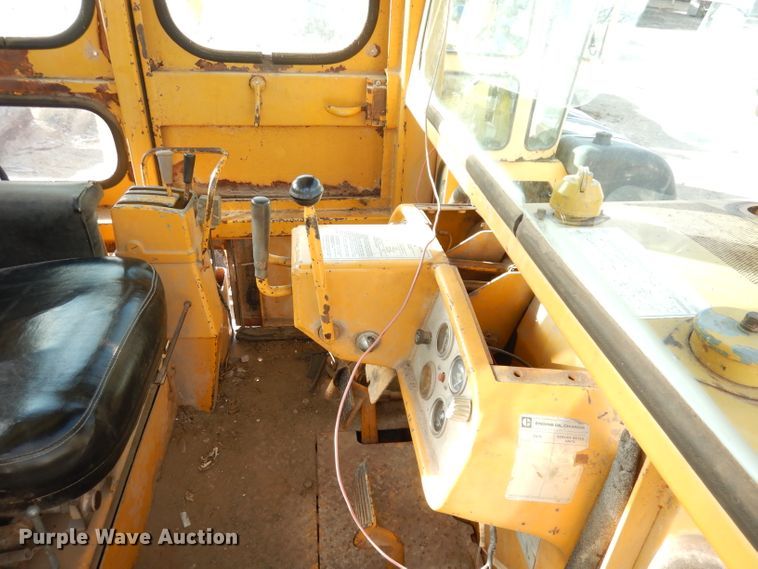 image for item DK3177 1975 Caterpillar D6C  dozer