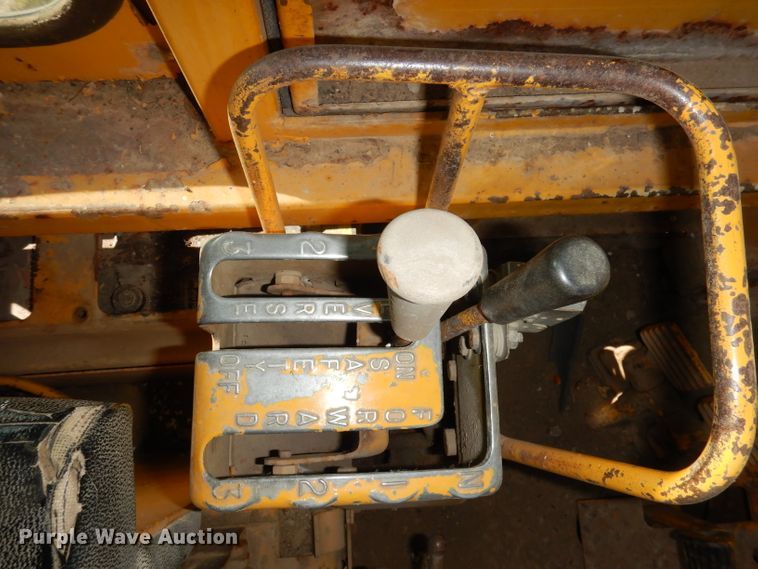 image for item DK3177 1975 Caterpillar D6C  dozer