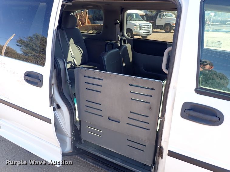 image for item DL6140 2007 Chevrolet Uplander  van