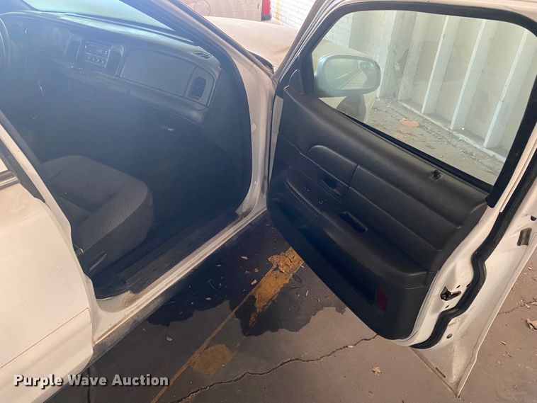 image for item DL6147 2005 Ford Crown Victoria Police Interceptor