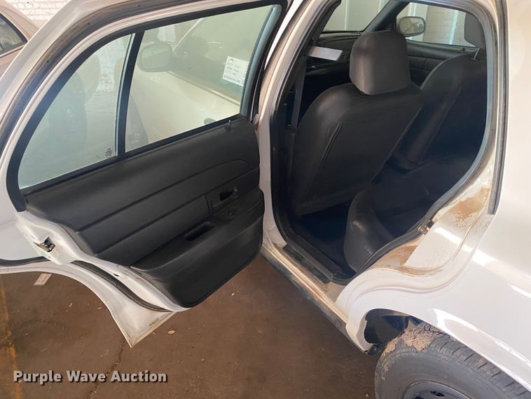 image for item DL6147 2005 Ford Crown Victoria Police Interceptor