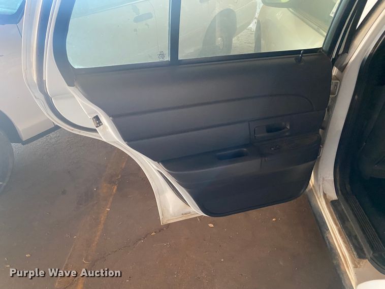 image for item DL6147 2005 Ford Crown Victoria Police Interceptor