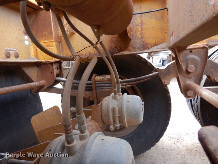 image for item DM5326 1996 Midland  bottom dump trailer