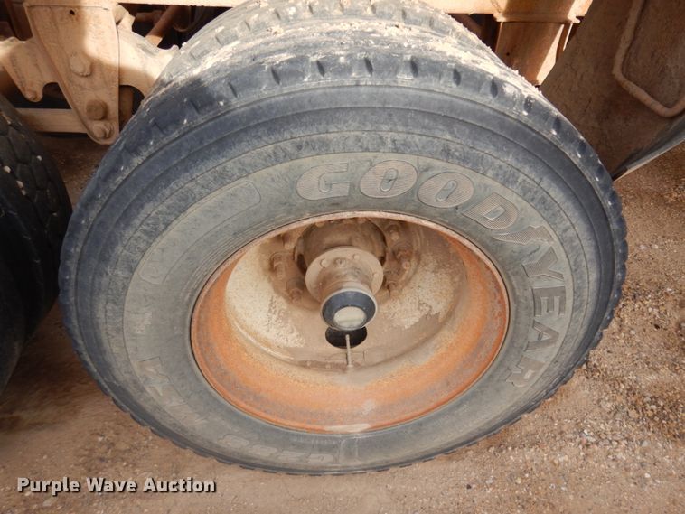 image for item DM5326 1996 Midland  bottom dump trailer