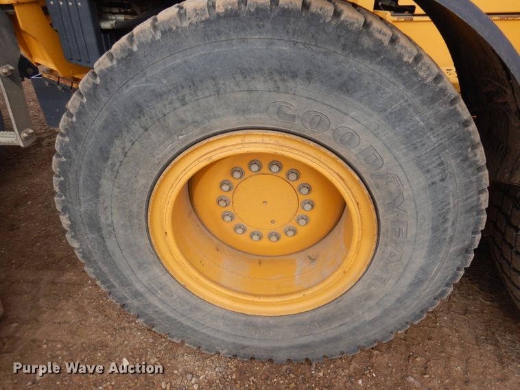 image for item DM5328 2014 John Deere 772GP  motor grader