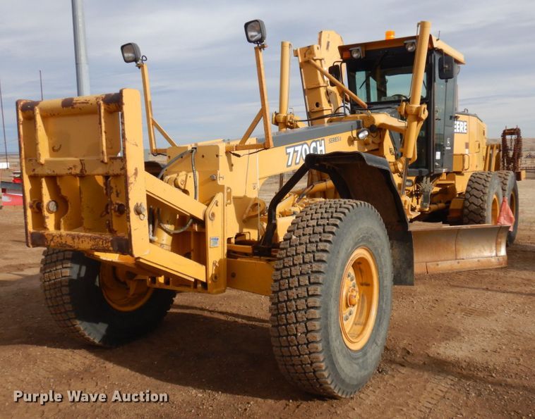 image for item DM5329 2004 John Deere 770CH  motor grader