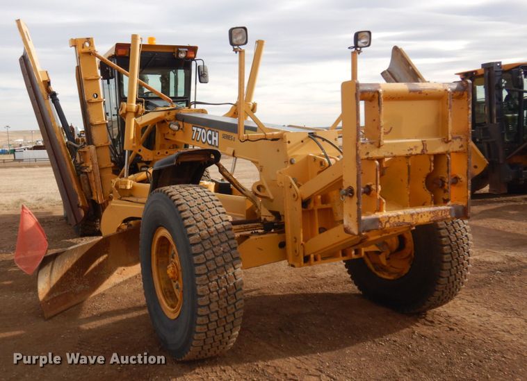 image for item DM5329 2004 John Deere 770CH  motor grader