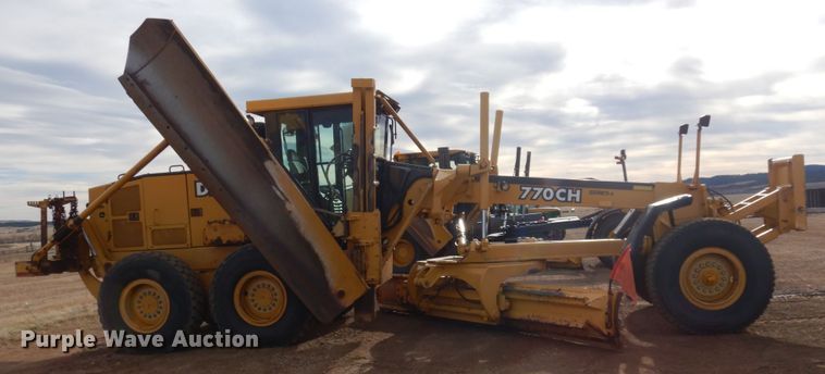 image for item DM5329 2004 John Deere 770CH  motor grader