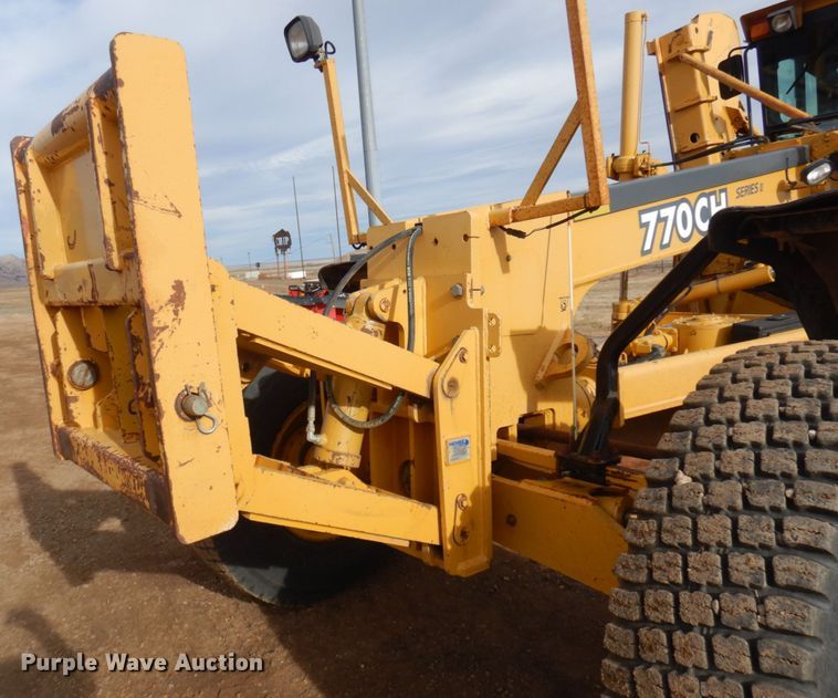 image for item DM5329 2004 John Deere 770CH  motor grader