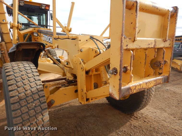 image for item DM5329 2004 John Deere 770CH  motor grader