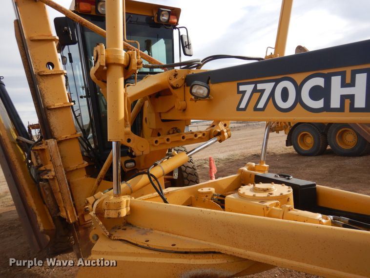 image for item DM5329 2004 John Deere 770CH  motor grader